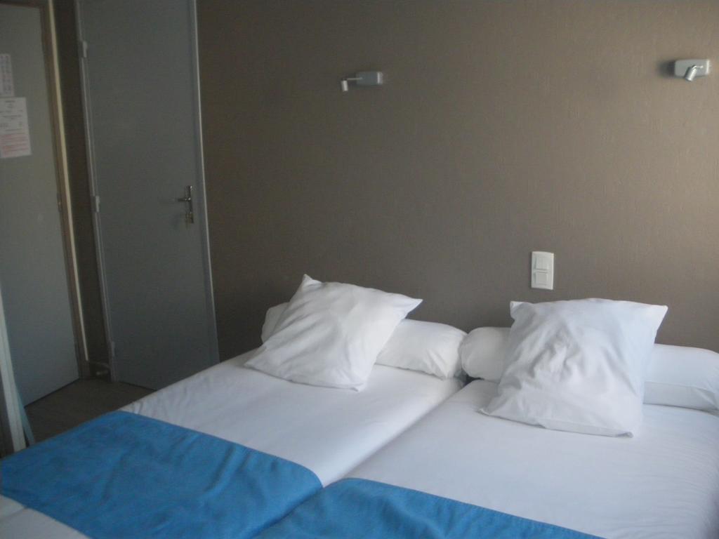 Hotel Du Port 콩카르노 객실 사진